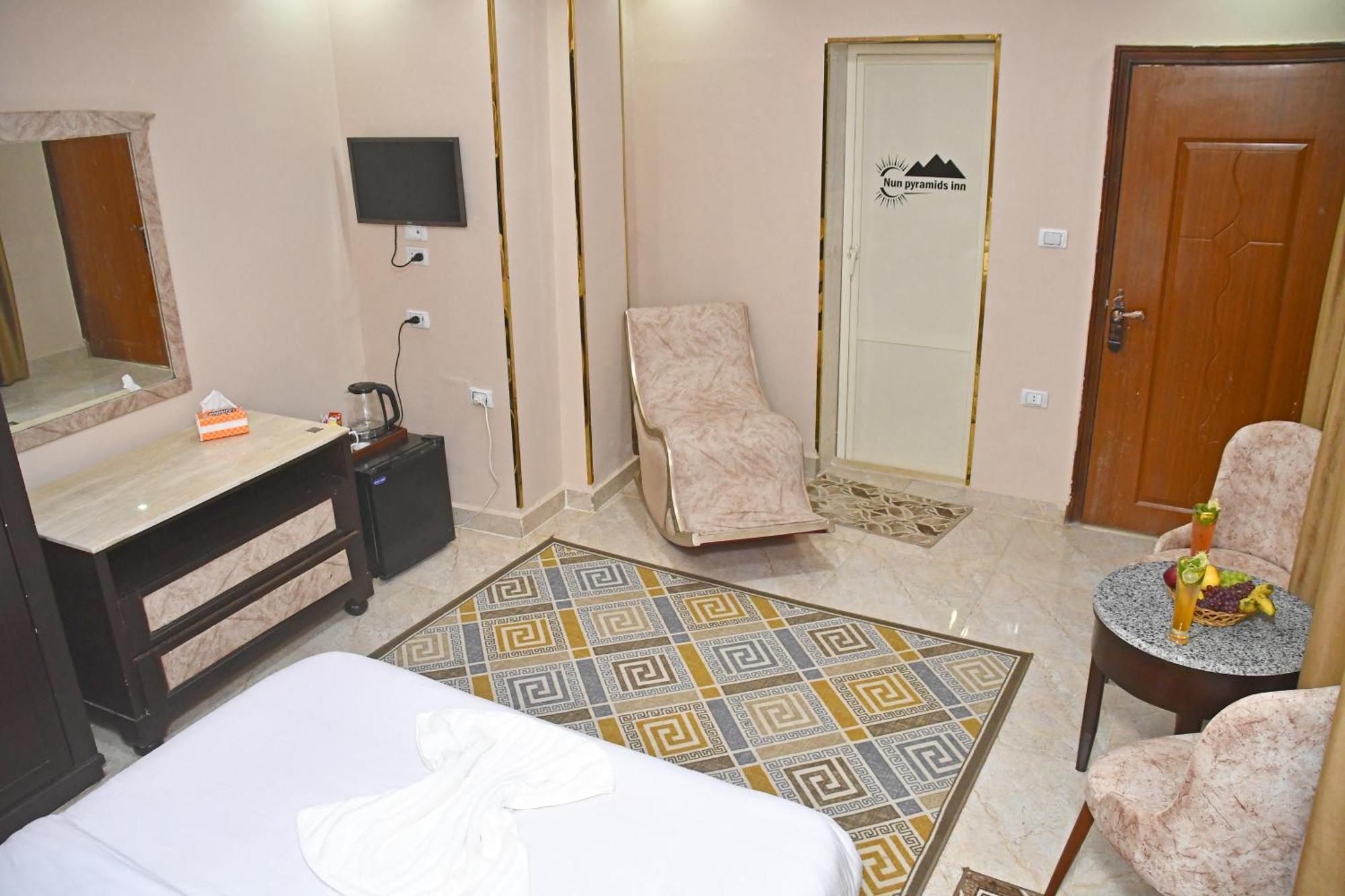 Nun Pyramids Inn Kafrat al Jabal Exterior photo